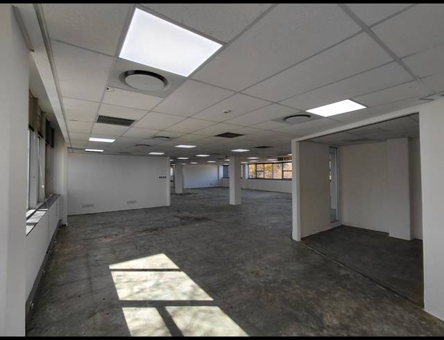 666M² OFFICE TO LET IN MAGALIESSIG
